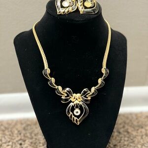 Elegant Gold and Black Necklace Set